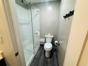 Chambre Standard, 1 grand lit, non-fumeur | Salle de bain