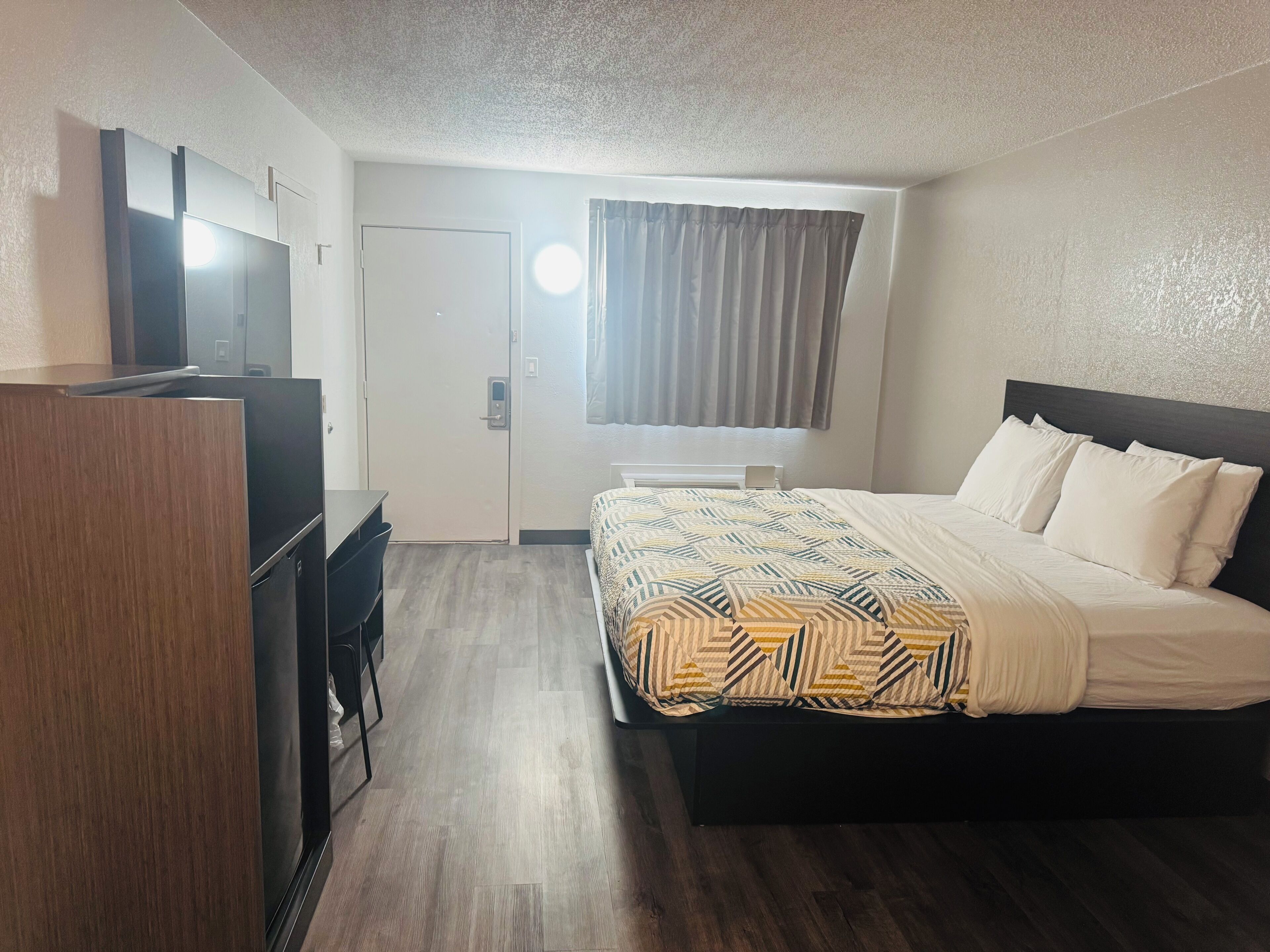 Standard Room, 1 King Bed, Non Smoking