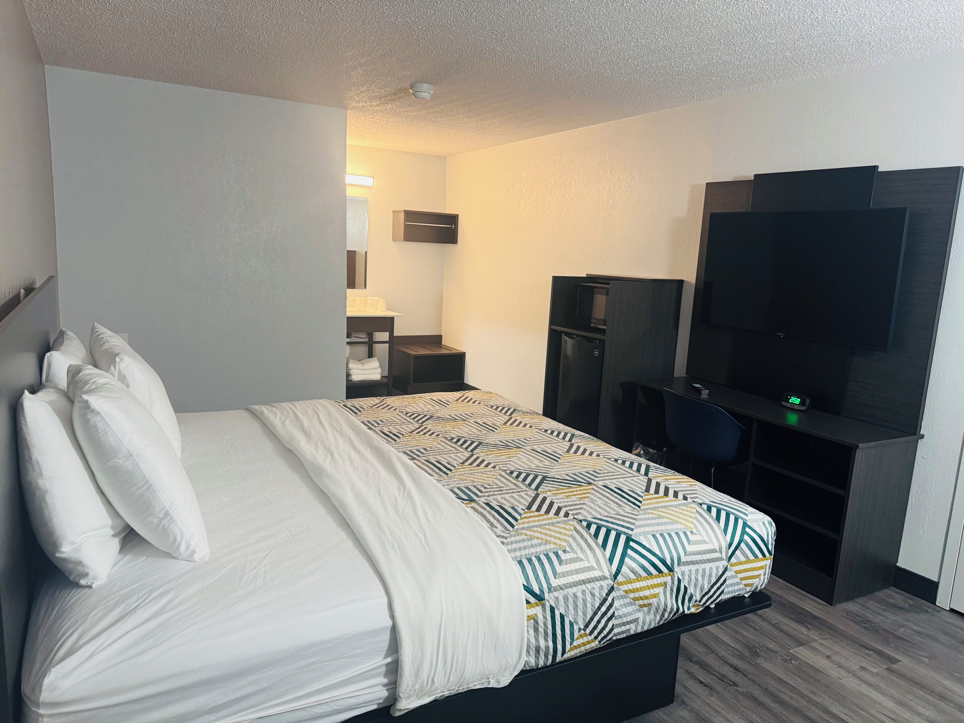 Kamar Deluks, 1 Tempat Tidur Queen, difabel mobilitas, Bebas Asap Rokok | Seprai linen