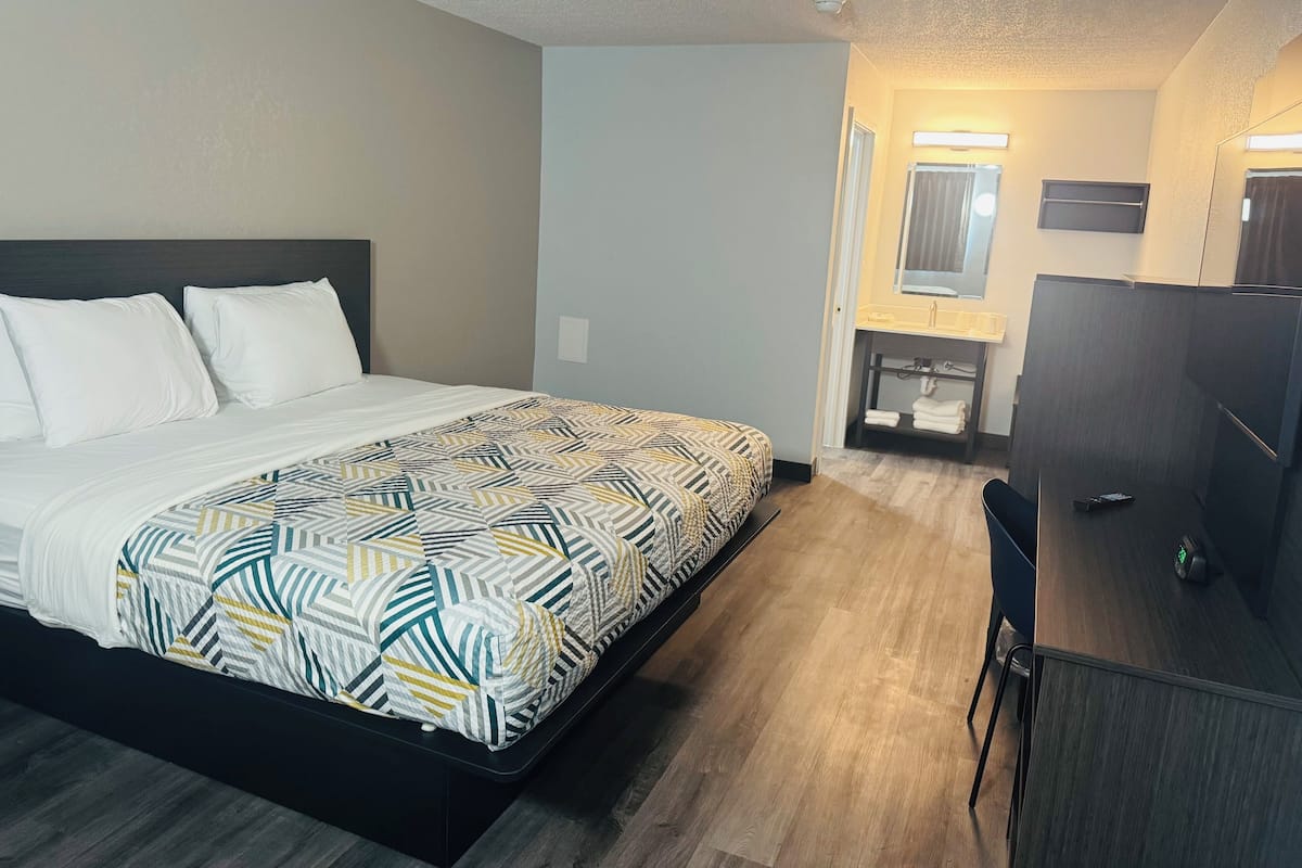 Standard Room, 1 King Bed, Non Smoking