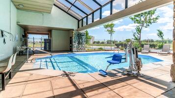 حمّام سباحة خارجي