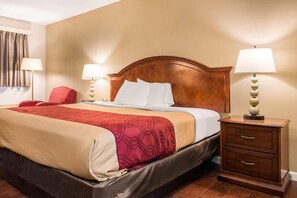 Desk, blackout drapes, WiFi (free), bed sheets - Econo Lodge Holland - Toledo (Holland)