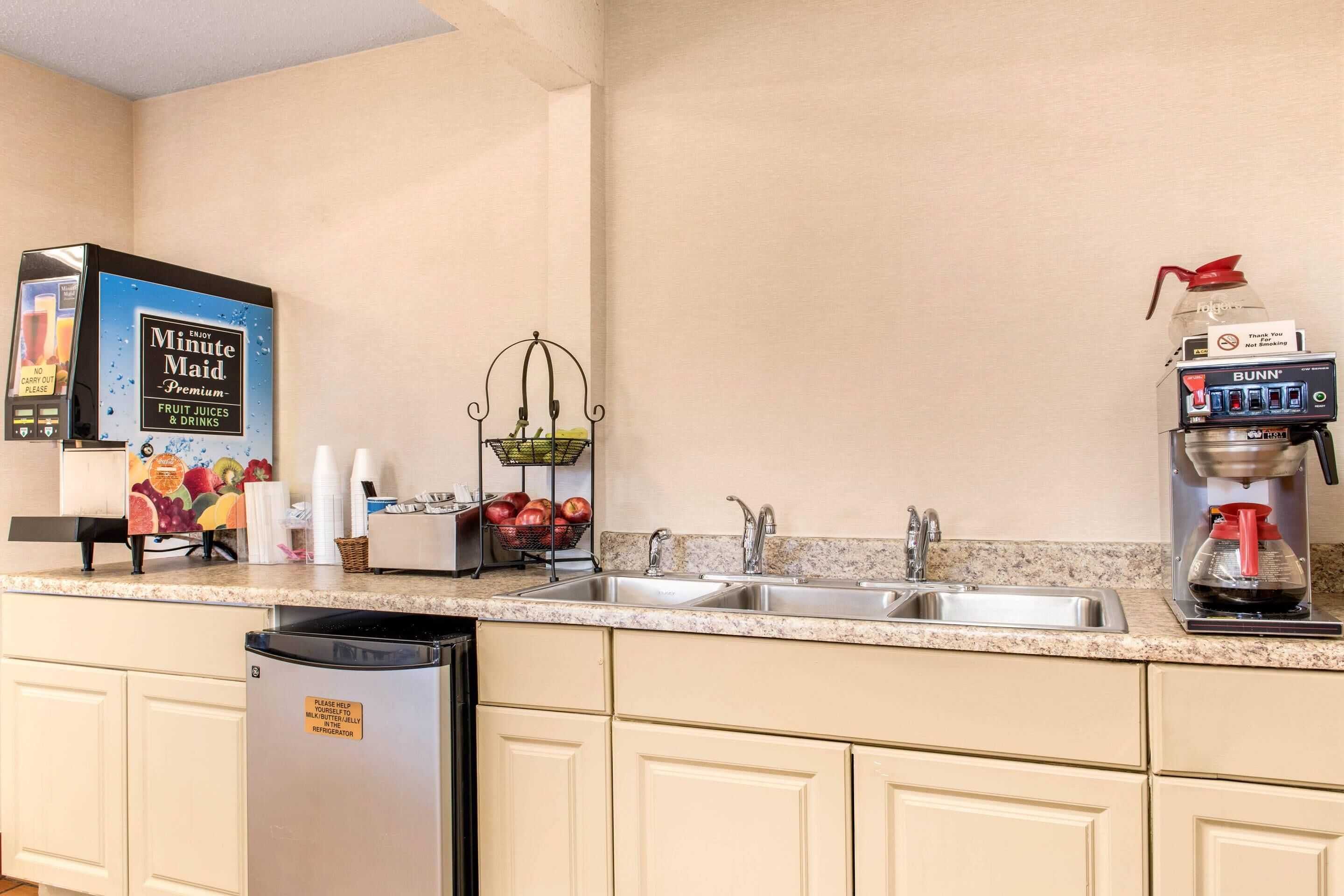 Free daily continental breakfast
