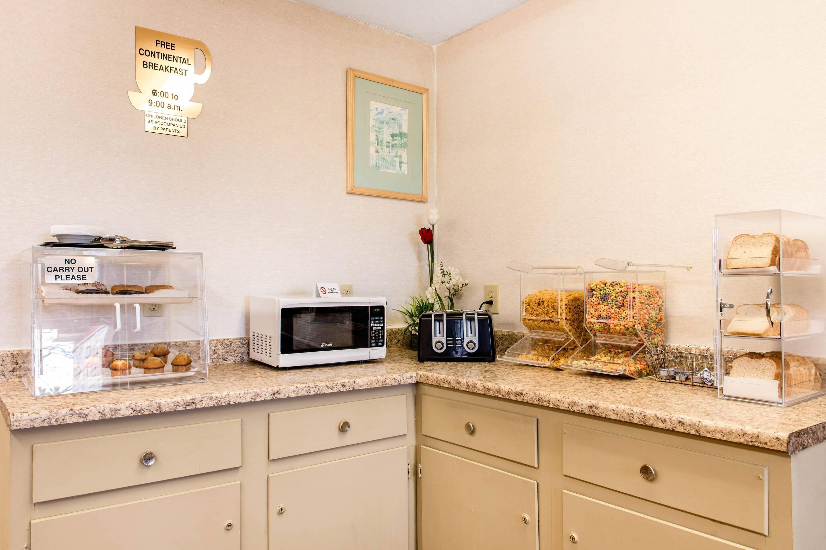 Free daily continental breakfast 