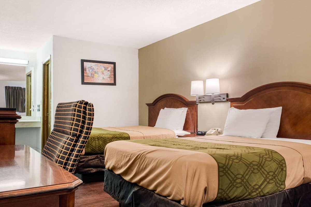 Escritorio, cortinas blackout, wifi gratis y ropa de cama