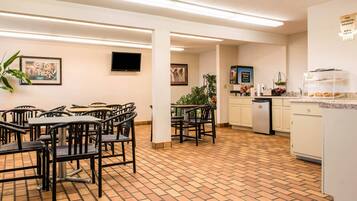 Free daily continental breakfast