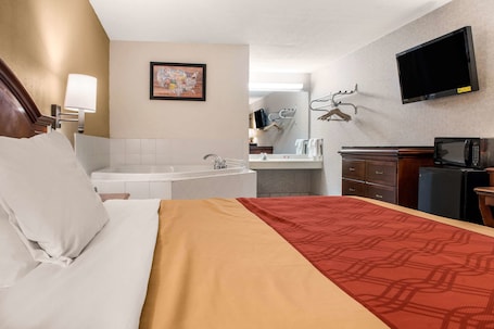 Escritorio, cortinas blackout, wifi gratis y ropa de cama . Econo Lodge Holland - Toledo