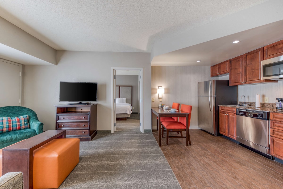 Suite, 2 Bedrooms, Non Smoking, 2 Bathrooms (1 King or 2 Queen Beds) | Living area | Flat-screen TV, pay movies