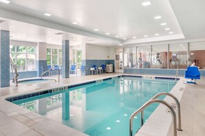 Una piscina cubierta