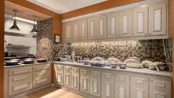 Café da manhã feito na hora mediante uma taxa nos fins de semana