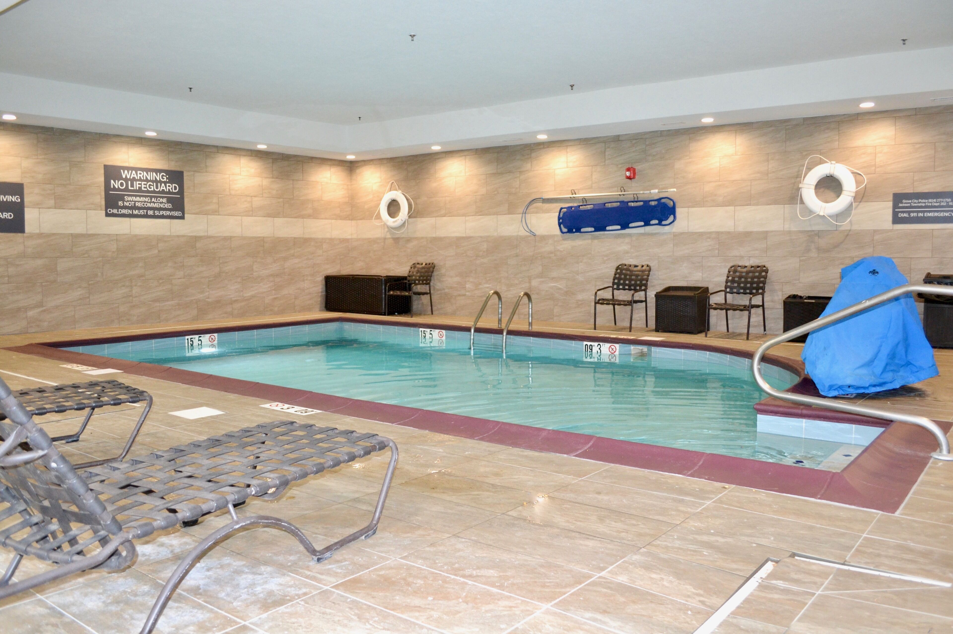 indoor pool, open 7 am to 10:00 pm, pool loungers