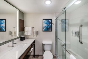Habitación estándar, 1 cama de matrimonio grande | Ducha del cuarto de baño
