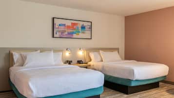 Habitación, con acceso para personas discapacitadas | Caja de seguridad en la habitación y escritorio