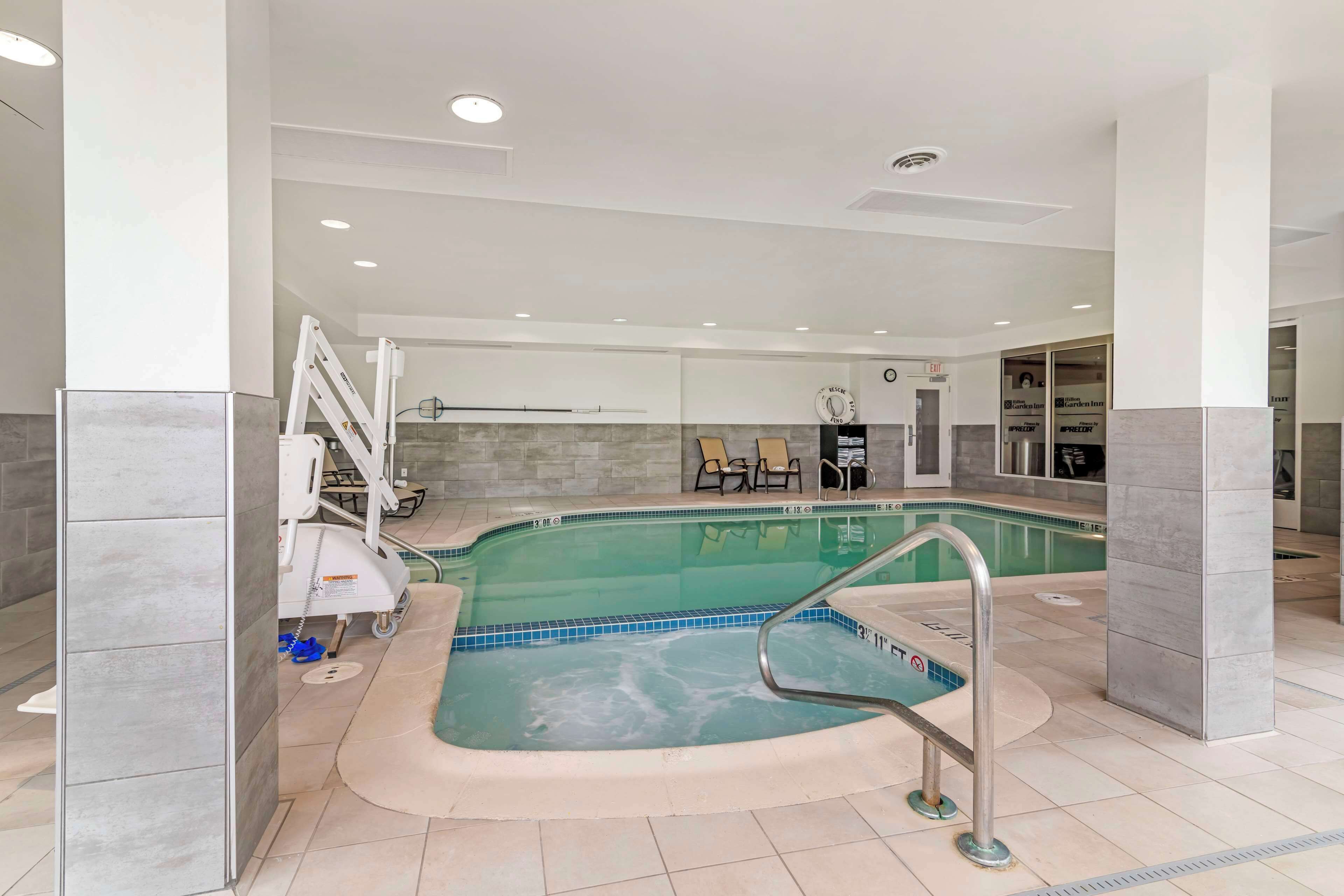 indoor pool, open 6:00 am to 10:00 pm, pool loungers