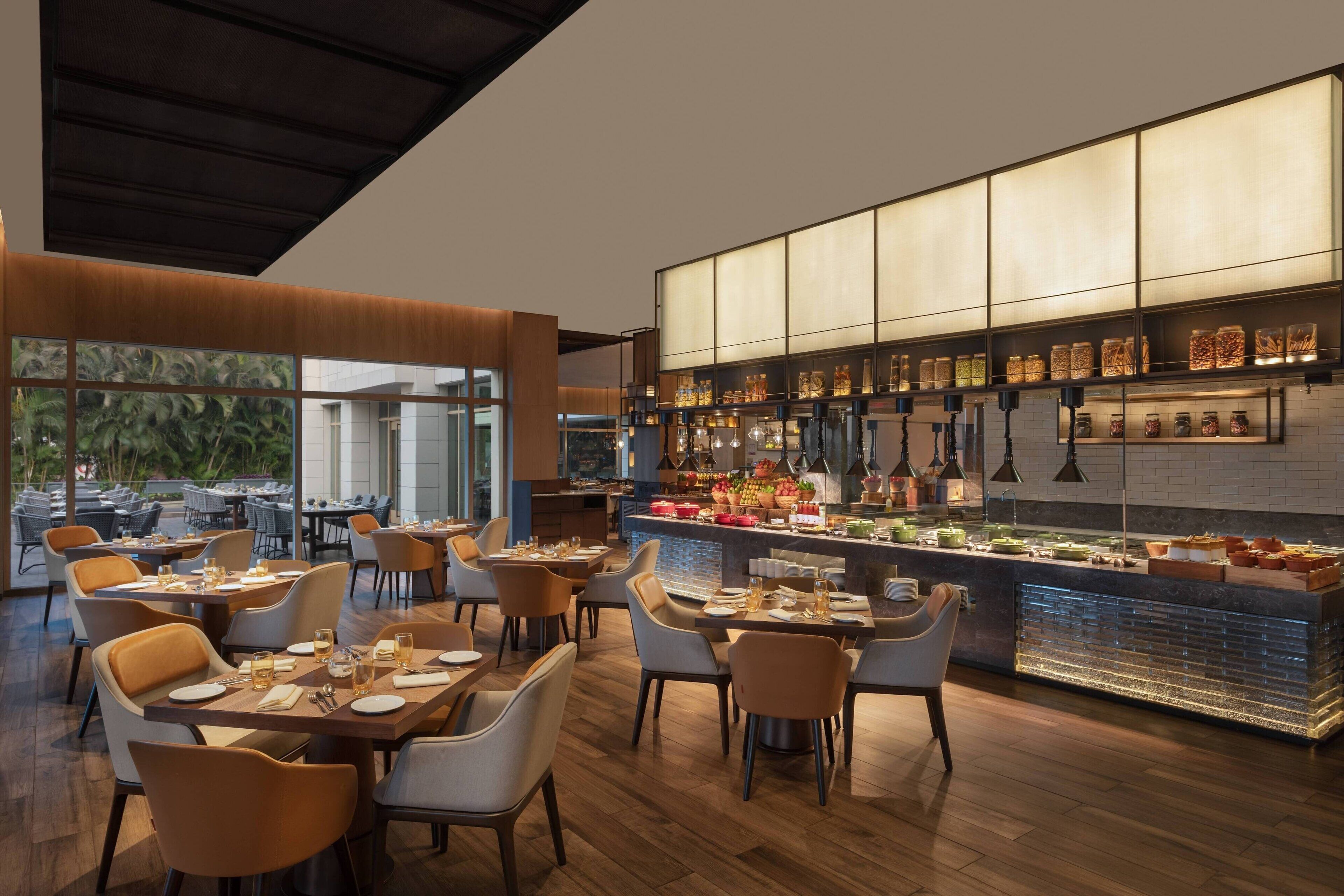 2 restaurants; breakfast, lunch and dinner served 