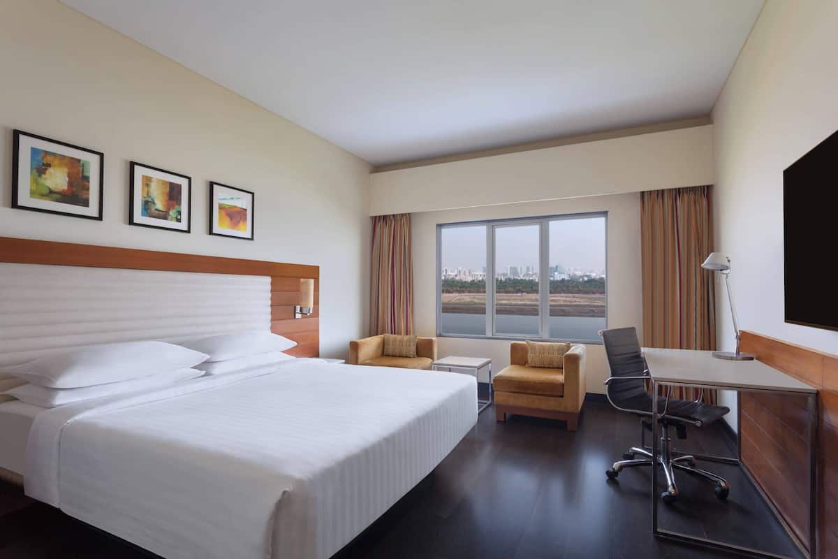 Deluxe Room, 1 King Bed, Non Smoking, River View