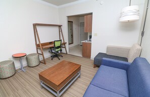 Suite, 1 très grand lit et 1 canapé-lit