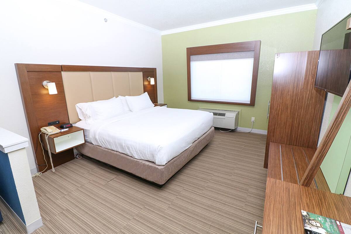 Standard Room, 2 Queen Beds, Accessible, Non Smoking (Communications)