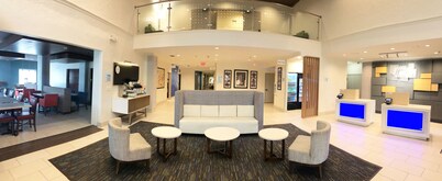Holiday Inn Express Hotel & Suites Greenville by IHG