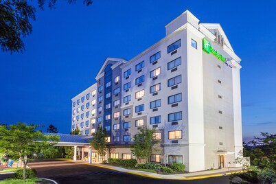 Holiday Inn Express Hauppauge, an IHG Hotel