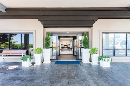  Holiday Inn Express Hauppauge-Long Island
