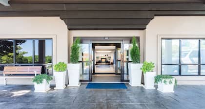 Holiday Inn Express Hauppauge-Long Island