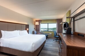 Värdeförvaringsskåp på rummet, skrivbord och arbetsyta för laptop