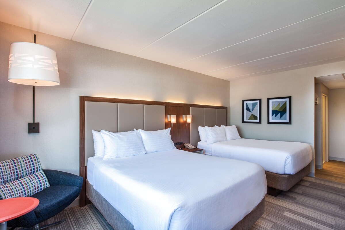 In-room safe, desk, laptop workspace, blackout curtains