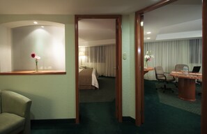 Junior-Suite, 1 King-Bett | Schreibtisch, Verdunkelungsvorhänge, Bügeleisen/Bügelbrett