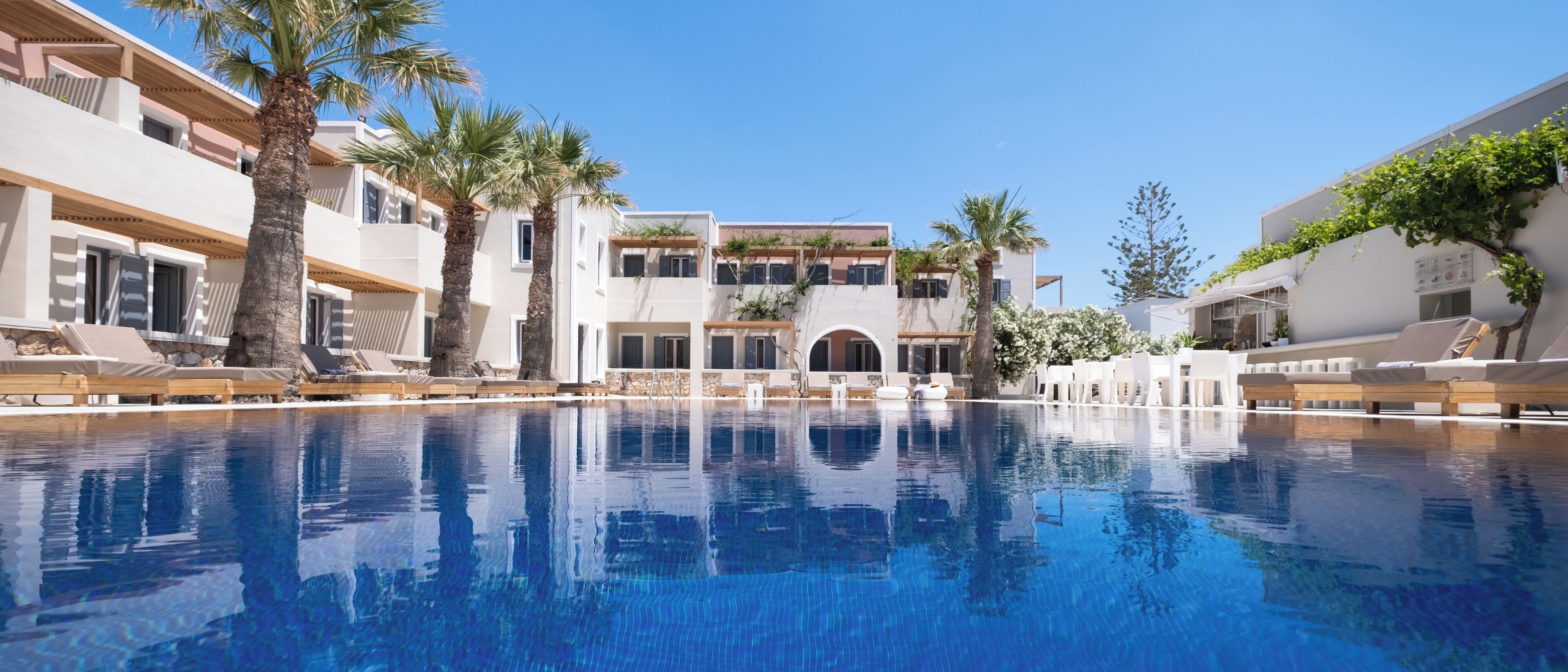 Seasonal outdoor pool, pool umbrellas, sun loungers
