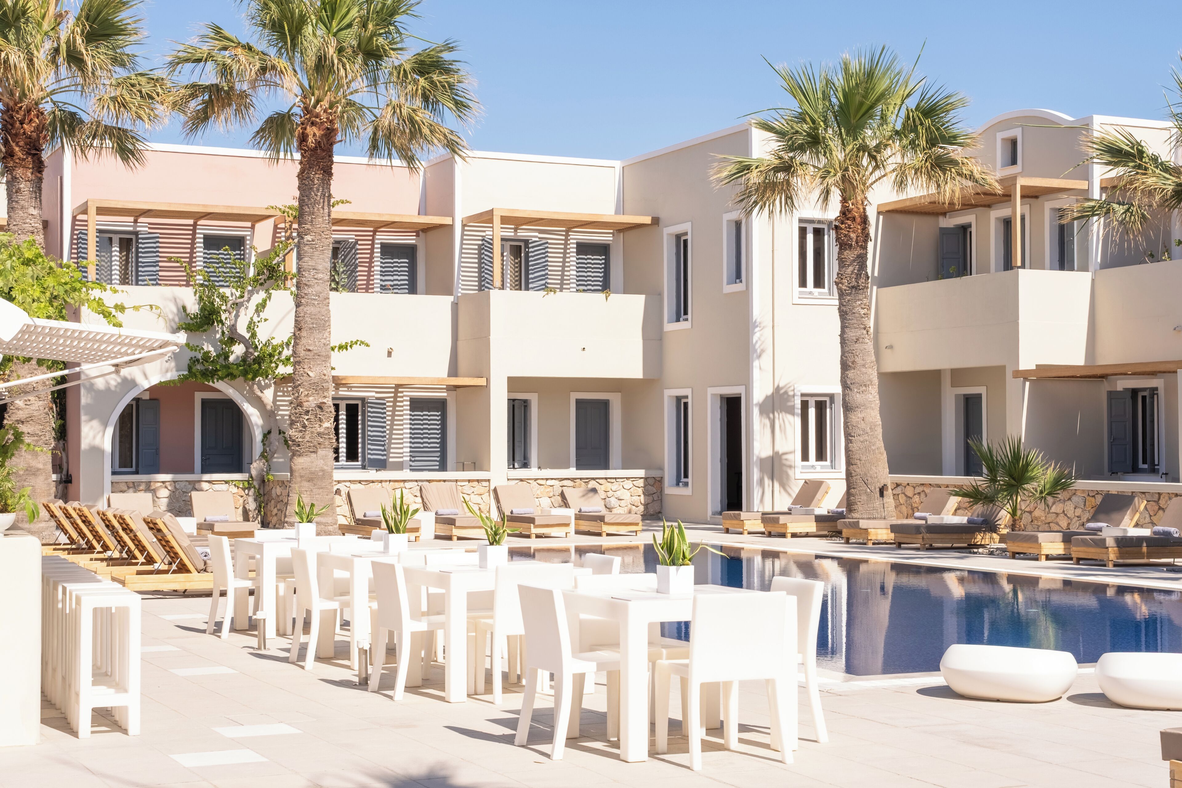 Poolside bar