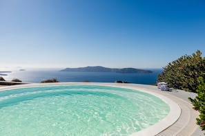 حمام سباحة خارجي