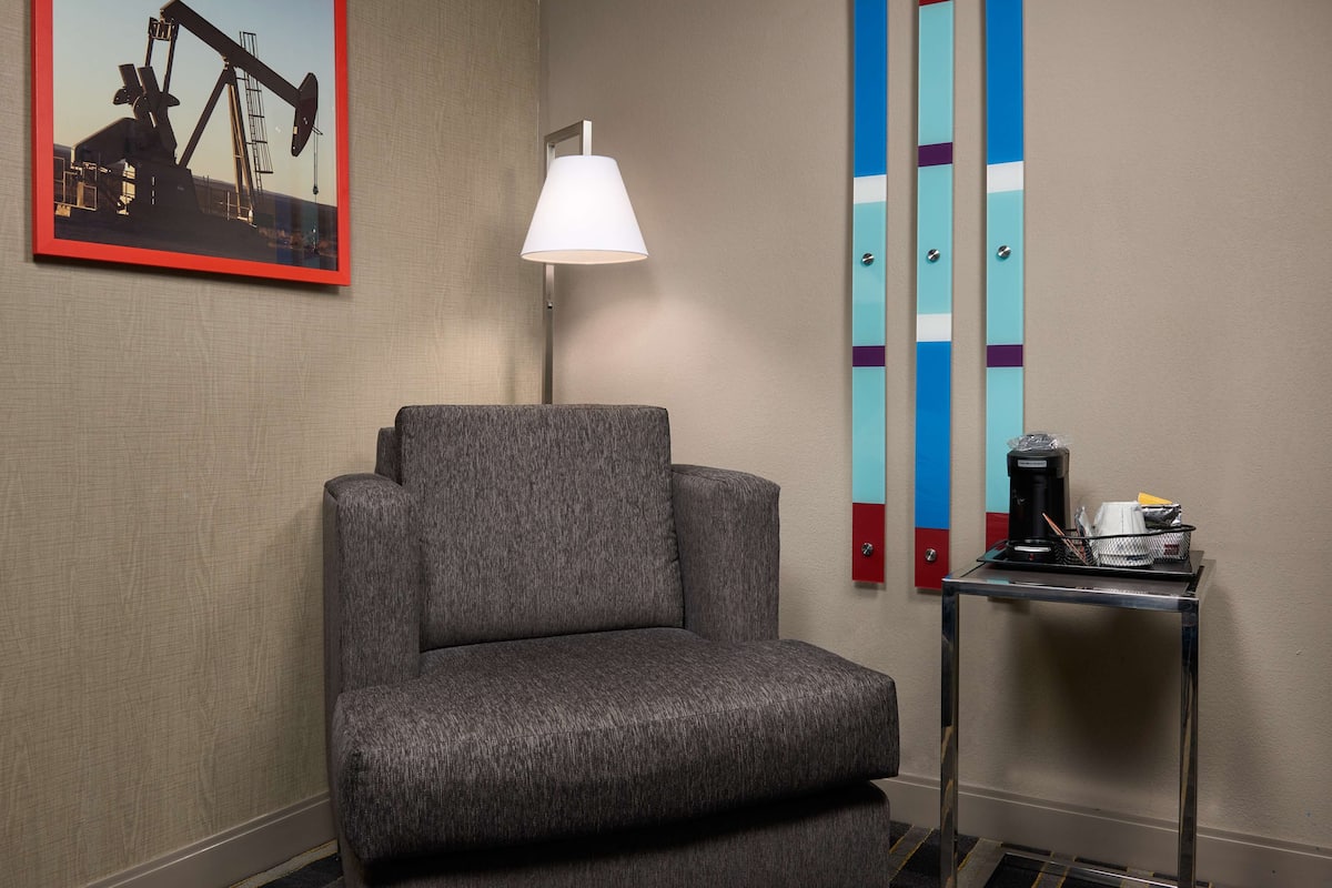 Room, 1 King Bed, Accessible, Non Smoking | Blackout drapes, iron/ironing board, free cribs/infant beds, free WiFi