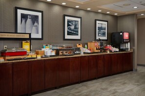 Free daily breakfast - Hampton Inn by Hilton Eagle Pass (Eagle Pass)