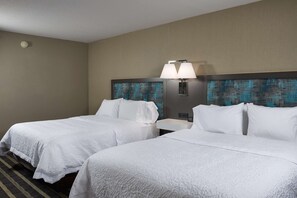 Cortinas opacas, tabla de planchar con plancha, cunas gratuitas