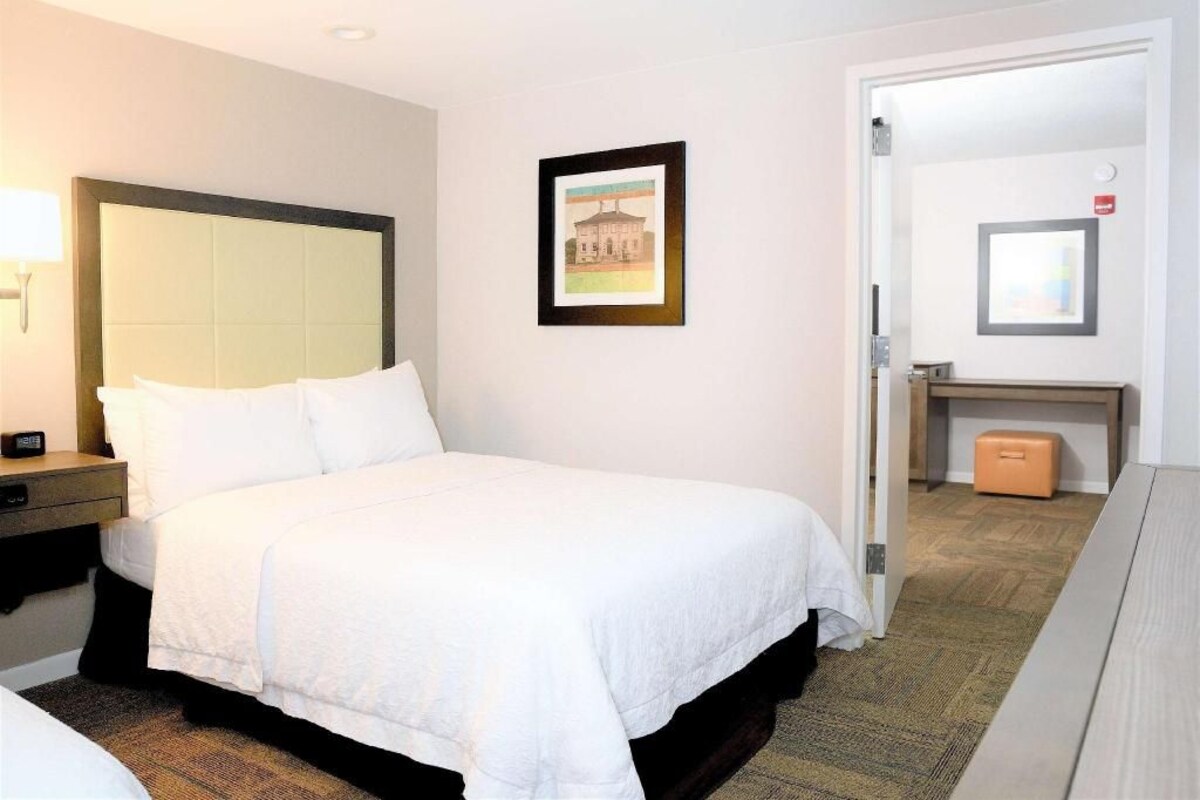 Pillowtop beds, desk, laptop workspace, blackout drapes