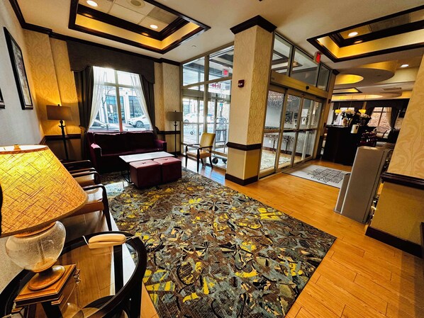 Lobby - Hampton Inn Alexandria-Old Town/King St. Metro (Alexandria)