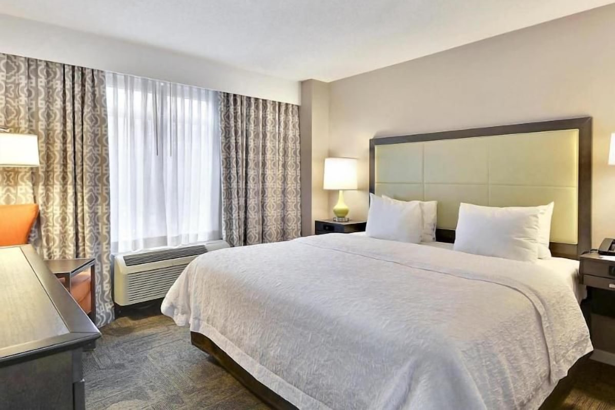Pillowtop beds, desk, laptop workspace, blackout drapes