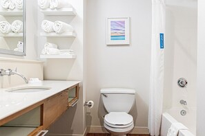 Hair dryer, towels - Hampton Inn Charleston - Daniel Island (Charleston)