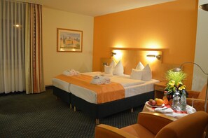 Minibar, Zimmersafe, Bügeleisen/Bügelbrett, Zustellbetten