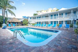 Outdoor pool - Carriage House Resort Motel (Deerfield Beach)