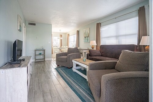 Carriage House Resort Motel