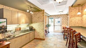 Dining - Microtel Inn & Suites By Wyndham Atlanta/perimete (Atlanta)