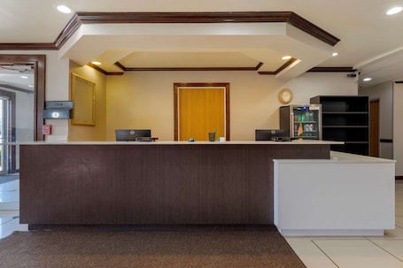 Lobby. Quality Inn Sallisaw