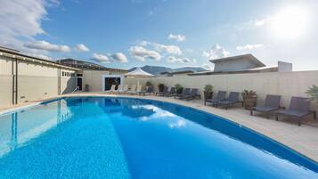 Zimmersafe, Schreibtisch, laptopgeeigneter Arbeitsplatz