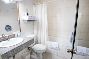 Badezimmer | Duschwanne, Handtücher