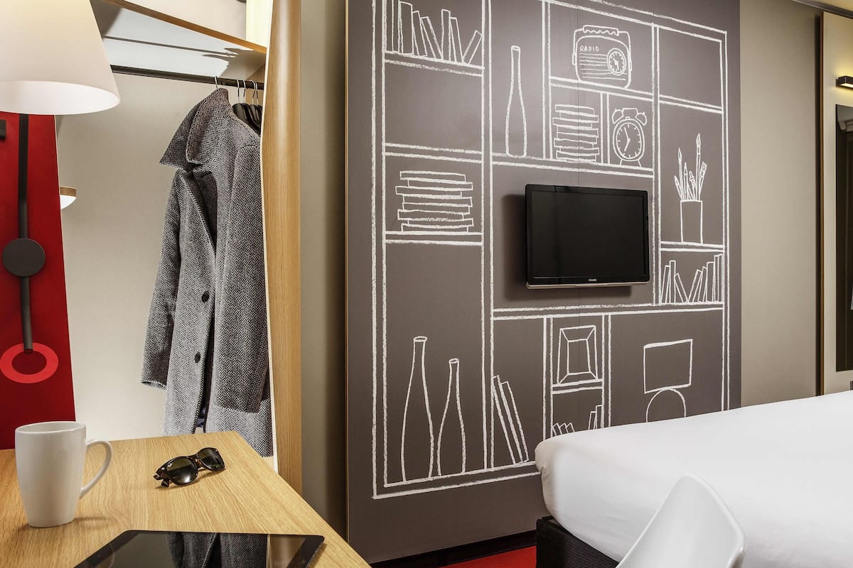 Desk, iron/ironing board, free WiFi, bed sheets