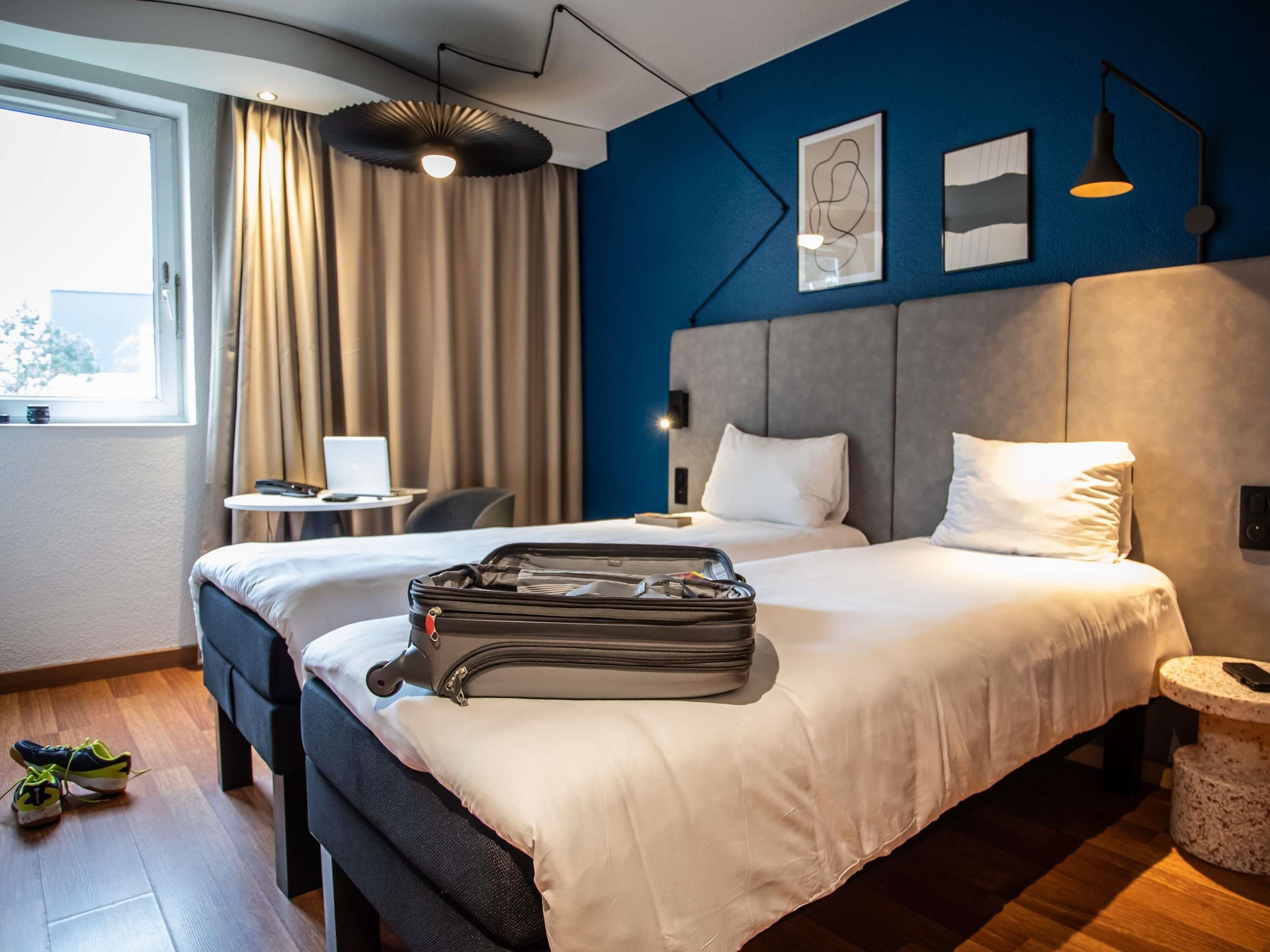 Caja de seguridad en la habitación, escritorio y cortinas blackout 