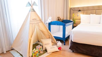 Roupas de cama premium, frigobar, cofres nos quartos, escrivaninha