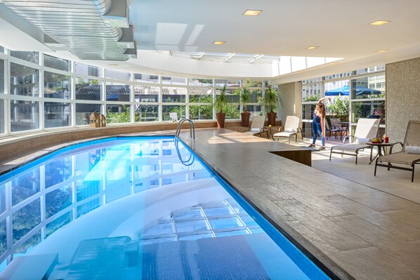 Indoor pool, sun loungers